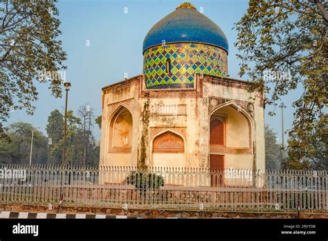  Neela Gumbad, en mystisk gravkammare med fascinerande arkitektur i Islamabad!