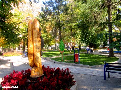 Zafer Park! En oas av grönska och historiska lämningar i Zonguldak.